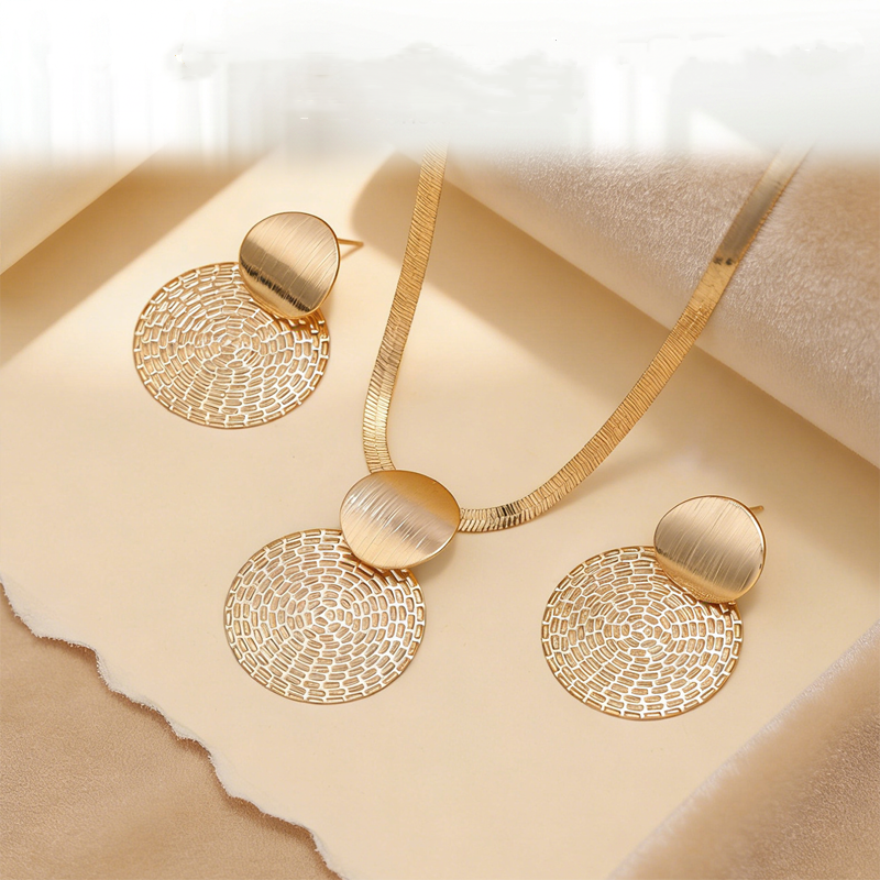 ⏳Time-Limited Special⏰Modern Chic Necklace & Earring Set – Gold finish, geometric design & lightweight – perfect for daily elegance or gifting – includes matching pieces for a polished look 💫