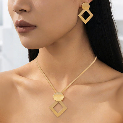 ⏳Time-Limited Special⏰Modern Chic Necklace & Earring Set – Gold finish, geometric design & lightweight – perfect for daily elegance or gifting – includes matching pieces for a polished look 💫