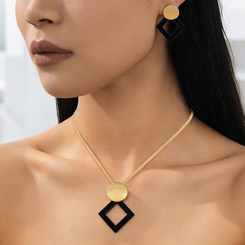 ⏳Time-Limited Special⏰Modern Chic Necklace & Earring Set – Gold finish, geometric design & lightweight – perfect for daily elegance or gifting – includes matching pieces for a polished look 💫