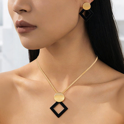 ⏳Time-Limited Special⏰Modern Chic Necklace & Earring Set – Gold finish, geometric design & lightweight – perfect for daily elegance or gifting – includes matching pieces for a polished look 💫