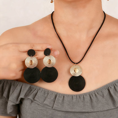 ⏳Time-Limited Special⏰Modern Chic Necklace & Earring Set – Gold finish, geometric design & lightweight – perfect for daily elegance or gifting – includes matching pieces for a polished look 💫