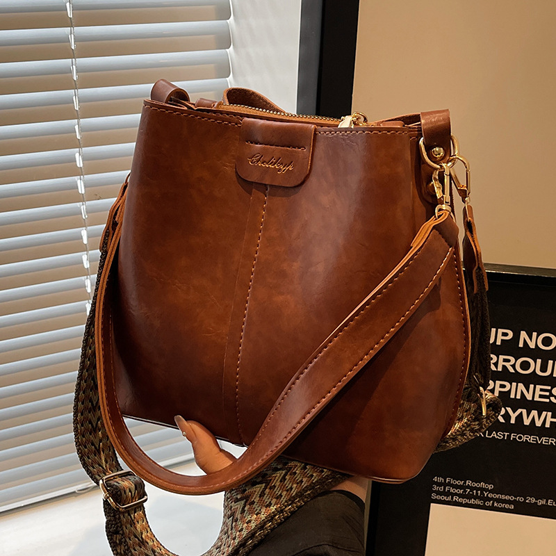 ⏳Time-Limited Special⏰Women's Vintage Large-Capacity Shoulder Bucket Bag – Spacious, Stylish & Perfect for Daily Commute – Elegant, Versatile & Timeless 💫